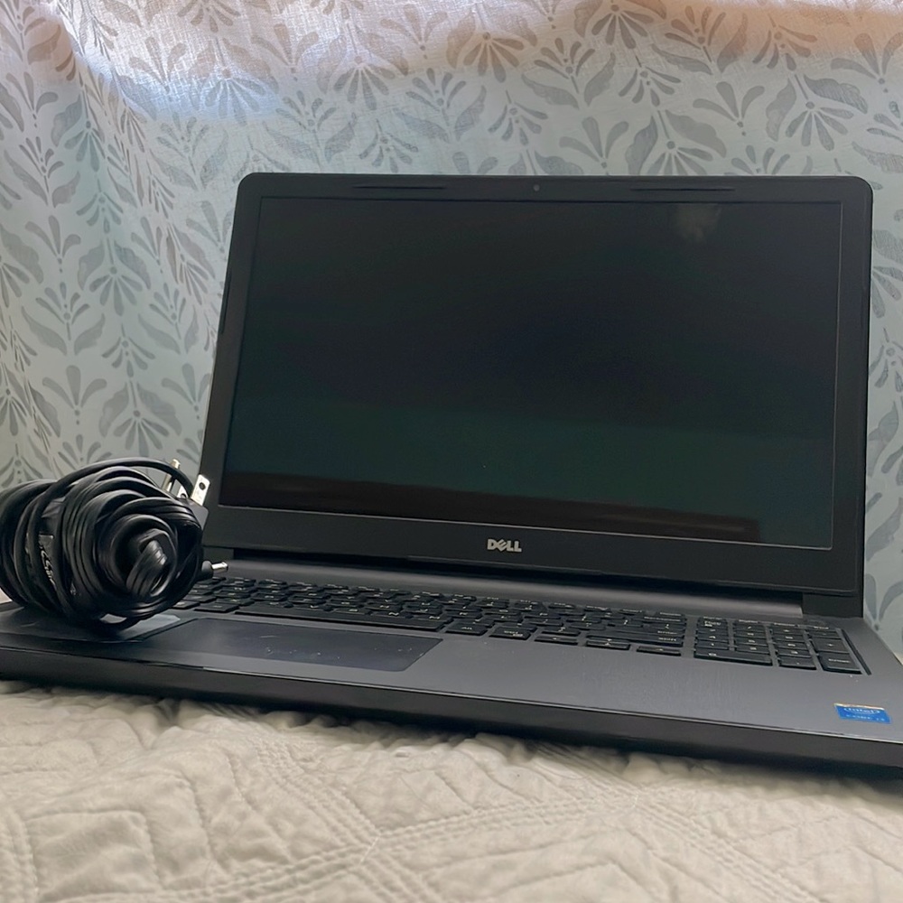 Dell lab top + charger, Inspiron 15 (3000 series)